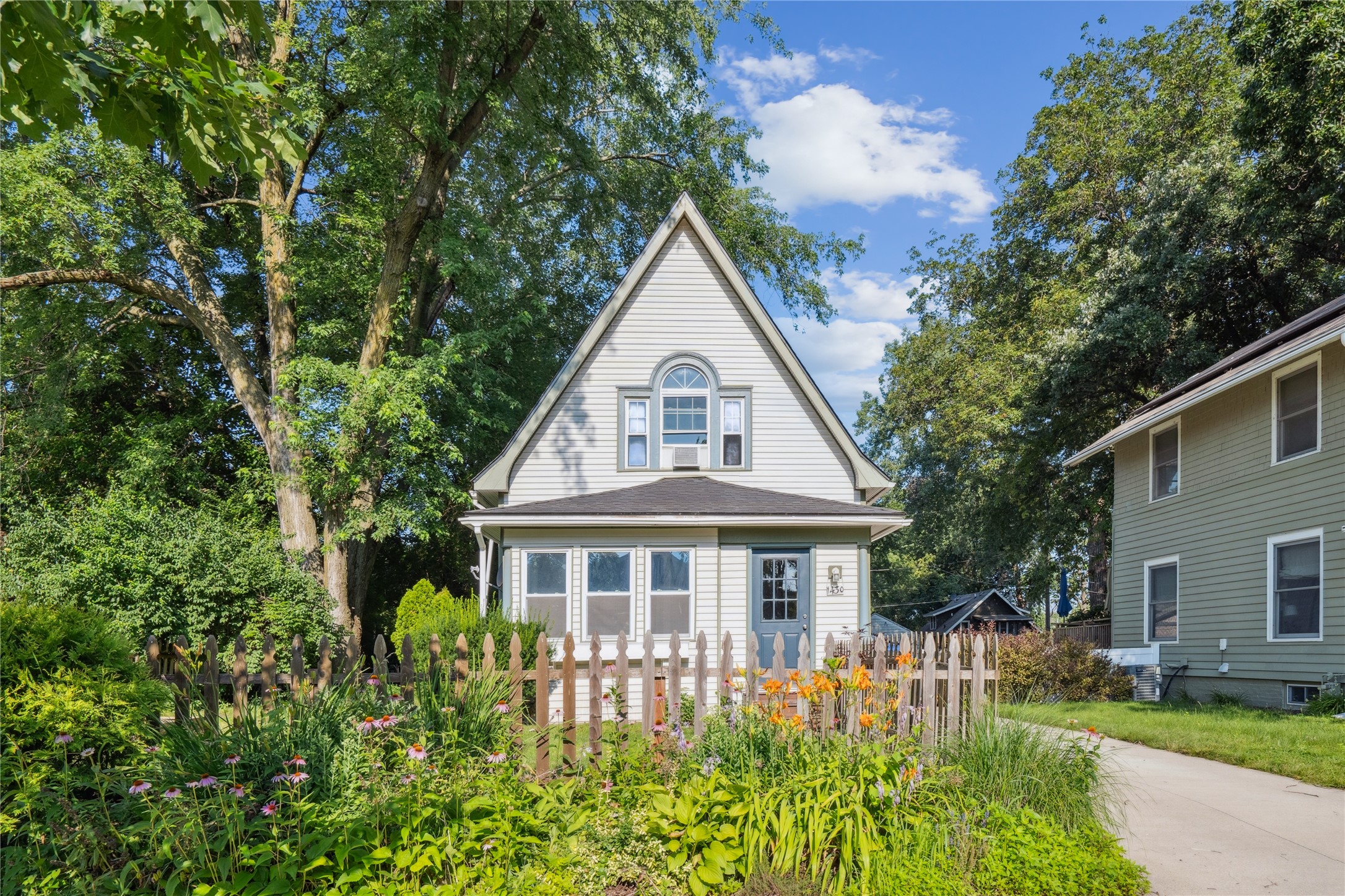 32nd St, Des Moines, IA 50311