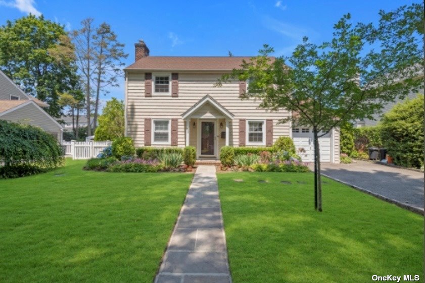 Charles St, East Williston, NY 11596
