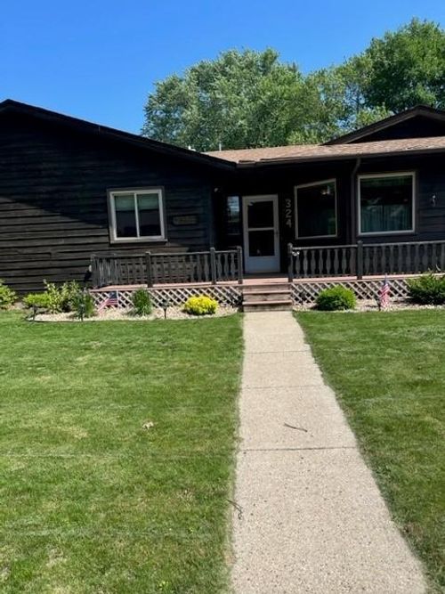 324 7th St, Windom, MN, 56101-1661 | Card Image