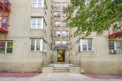 5d-2160 Bronx Park E, Bronx, NY, 10462-1236 | Card Image
