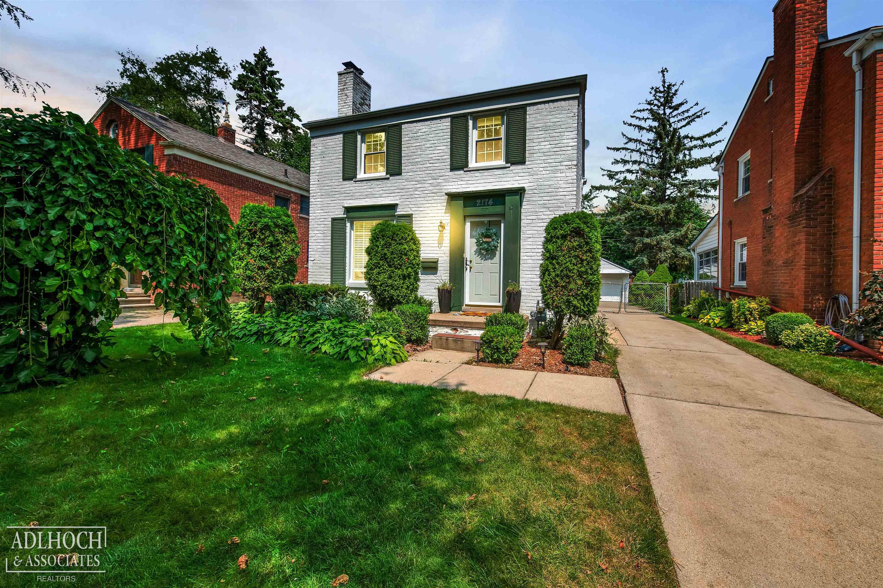 Van Antwerp St, Grosse Pointe Woods, MI 48236