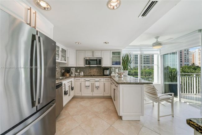 APT-5H - 609 Ocean Dr, Condo with 2 bedrooms, 2 bathrooms and null parking in Key Biscayne FL | Image 21