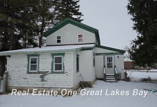 123 N Clark St, Chesaning, MI, 48616-1222 | Card Image
