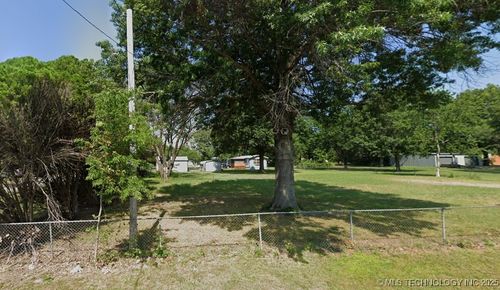 215 4th St, Chouteau, OK, 74337-2820 | Card Image