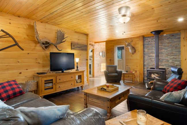 1099 Bunny Trail, House other with 6 bedrooms, 2 bathrooms and 10 parking in Dunchurch ON | Image 43