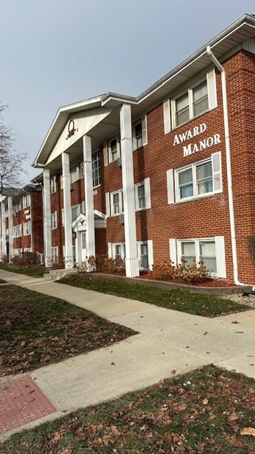 2111 Division St, Melrose Park, IL, 60160-1913 | Card Image