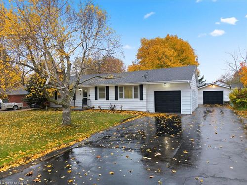 3 Algonquin Ave, Dundas, ON, L9H7K9 | Card Image