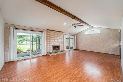 2325 Tucker Dr, Troy, MI, 48085-4078 | Card Image