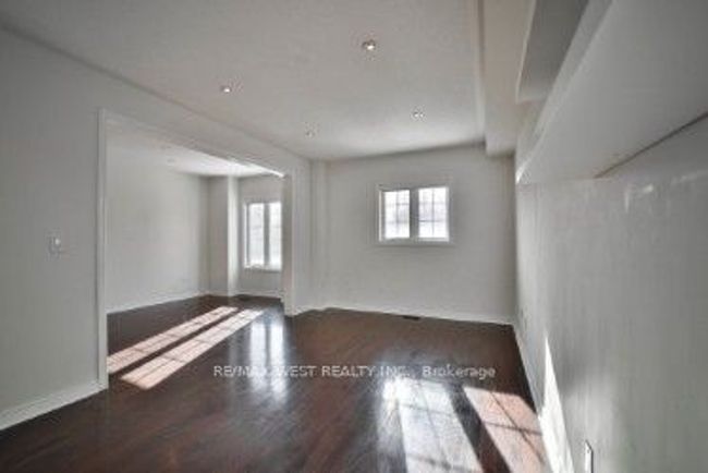 11 - 15 Old Colony Rd, House attached with 4 bedrooms, 4 bathrooms and 1 parking in Richmond Hill ON | Image 5