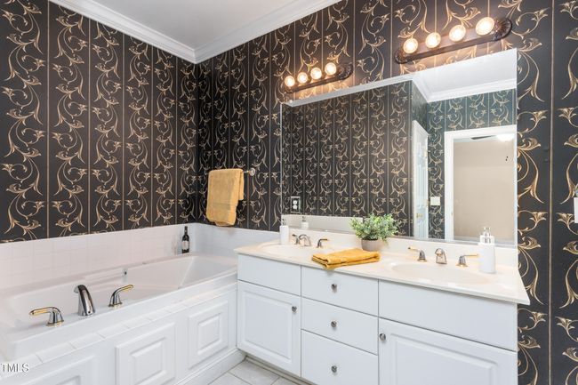 Primary bath | Image 25