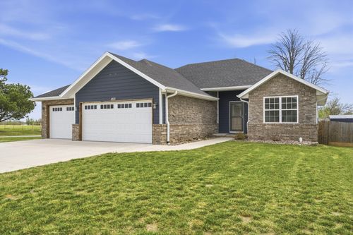 520 N Stella Ct, Willard, MO, 65781-9438 | Card Image