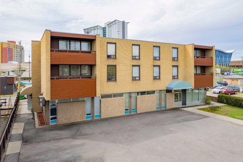 1-10-1133 17 Ave Nw, Calgary, AB, T2M0P7 | Card Image