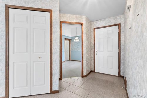 1048 Biddle Ave, Wyandotte, MI, 48192-3216 | Card Image