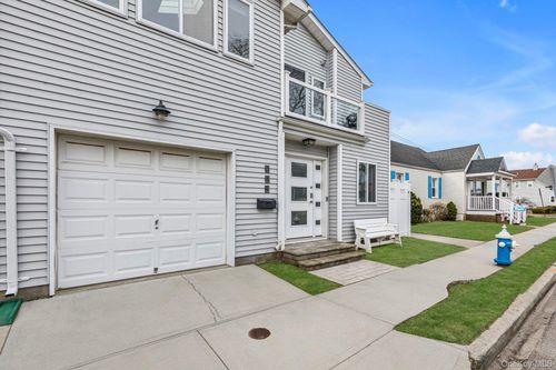 804 E Chester St, Long Beach, NY, 11561-2703 | Card Image