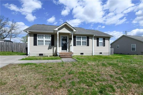 407 Church St, Kernersville, NC, 27284-2543 | Card Image