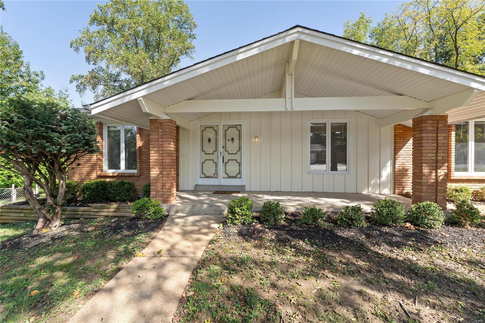 Whispering Hills Ln, Saint Louis, MO 63146