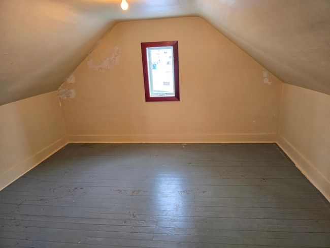 Upper bedroom area | Image 16