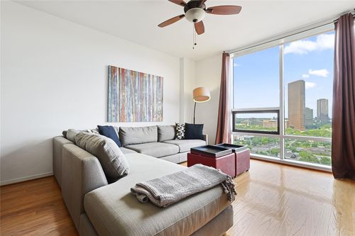 unit-151w-5110 San Felipe St, Houston, TX, 77056-3558 | Card Image