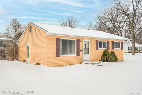 105 Washington St, Clio, MI, 48420-1105 | Card Image