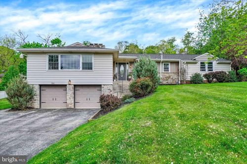 104 Woodland Dr, YORK, PA, 17403-3632 | Card Image