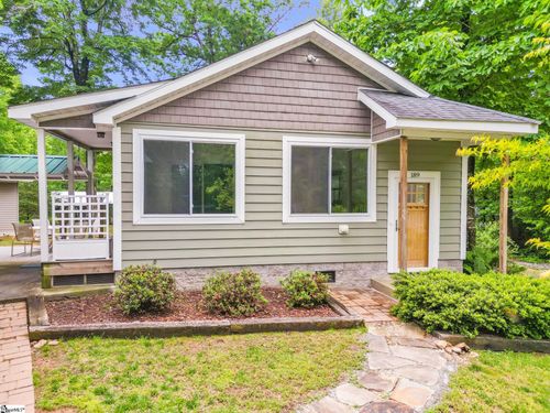189 Friendly Cir, Saluda, NC, 28773-0598 | Card Image