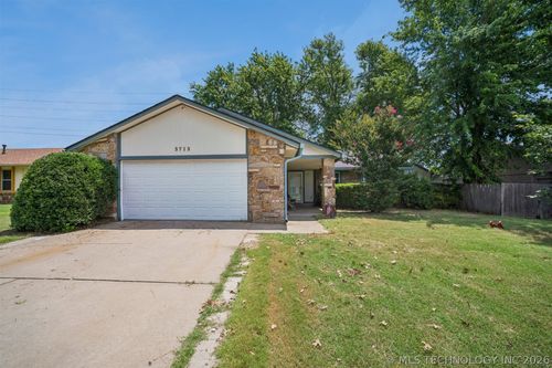 3713 S Narcissus Ave, Broken Arrow, OK, 74011-1810 | Card Image