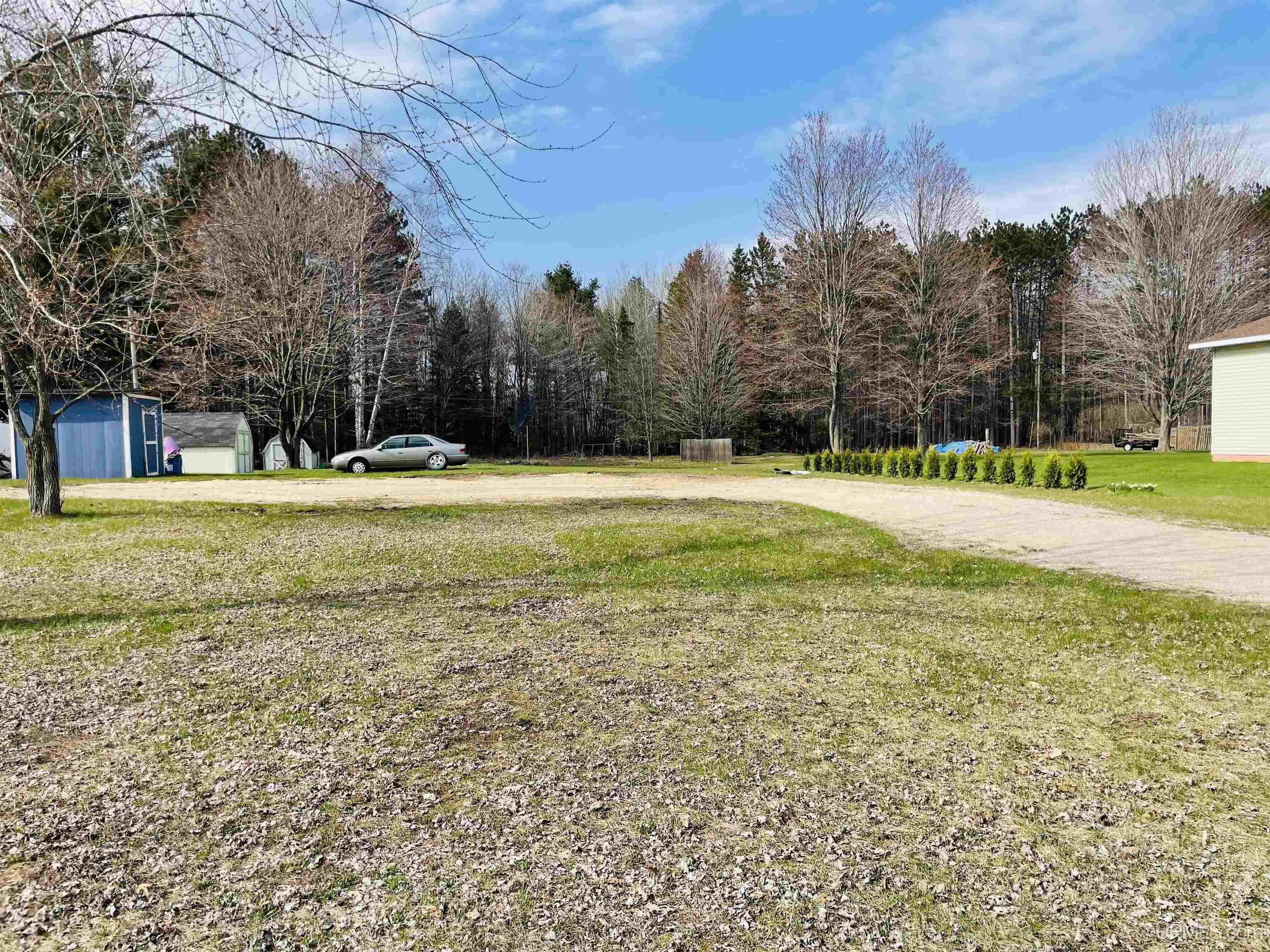 Greenwood 18.12 Dr, Escanaba, MI 49829