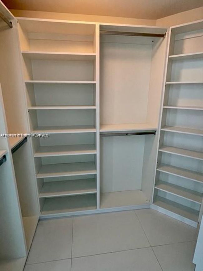 APT-2305 - 17301 Biscayne Blvd, Condo with 2 bedrooms, 3 bathrooms and null parking in Aventura FL | Image 17