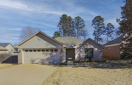8 Garden Oaks Dr, Maumelle, AR, 72113-6860 | Card Image
