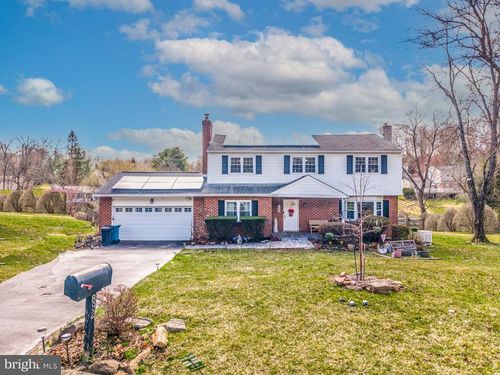 892 Bobolink Ln, WEST CHESTER, PA, 19382-5556 | Card Image