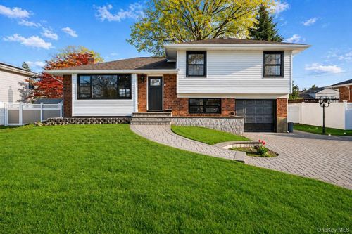 10 Lincoln St, Farmingdale, NY, 11735-6412 | Card Image