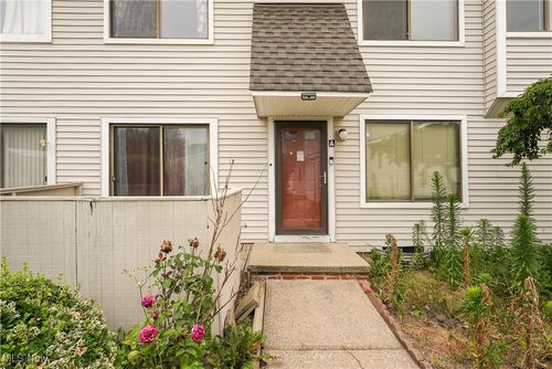 5a-5520 Bretton Ct, Willoughby, OH, 44094-3204 | Card Image