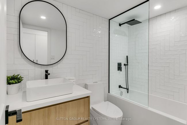 808 - 820 Burnhamthorpe Rd, Condo with 3 bedrooms, 2 bathrooms and 1 parking in Etobicoke ON | Image 34