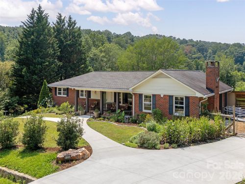 525 Carson Dr, Hendersonville, NC, 28791-1523 | Card Image