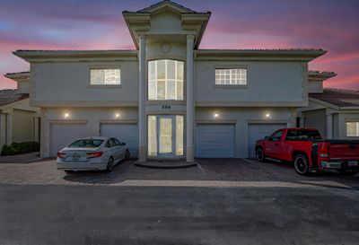 202 - 556 7th Square, Condo with 2 bedrooms, 2 bathrooms and null parking in Vero Beach FL | Image 1