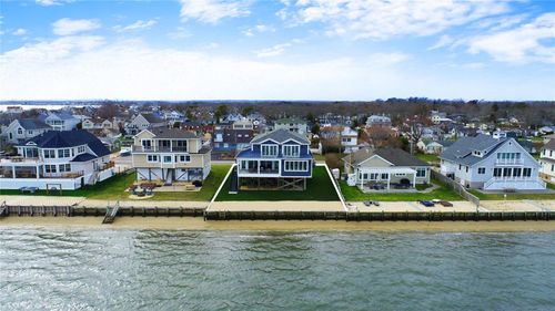 15 Shinnecock Rd, East Quogue, NY, 11942-4925 | Card Image