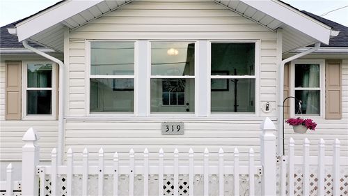 319 Kertis Ave, New Kensington, PA, 15068-2020 | Card Image