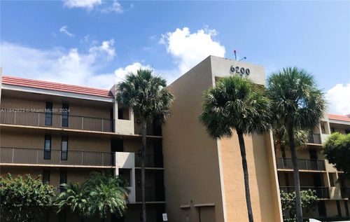 207-6219 Coral Lake Dr, Margate, FL, 33063-5856 | Card Image