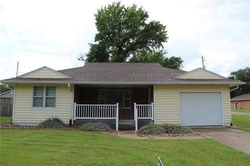 1103 Signor St, Humboldt, KS, 66748-1173 | Card Image