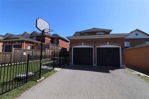 14 Mccartney Ave, Whitby, ON, L1R2Y3 | Card Image