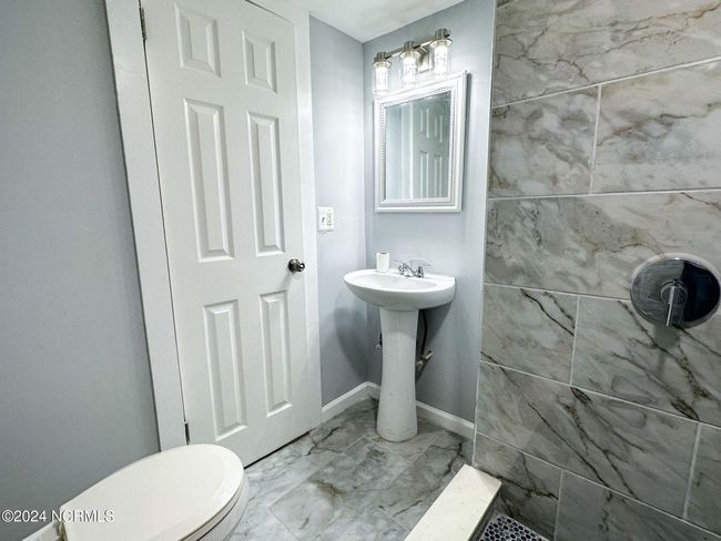 209 E Williamson St, House other with 4 bedrooms, 2 bathrooms and null parking in Mount Olive NC | Image 16