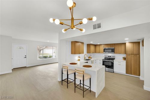 3376 Knollwood Ct, Las Vegas, NV, 89121-3731 | Card Image