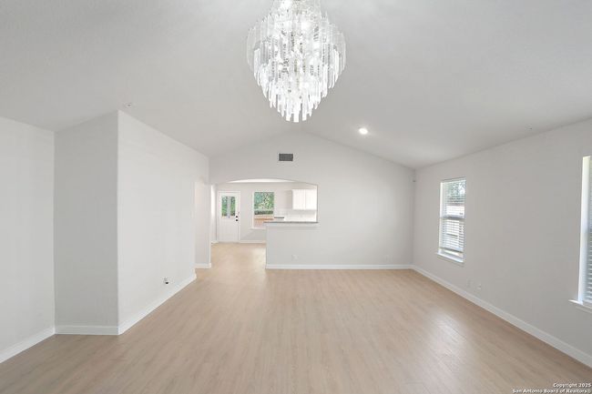 9814 Shawnee Blf, House other with 4 bedrooms, 2 bathrooms and null parking in Converse TX | Image 8