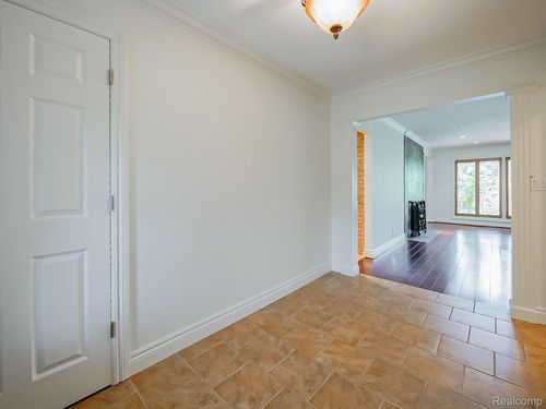 1656 Keller Ln, Bloomfield Hills, MI, 48302-2248 | Card Image