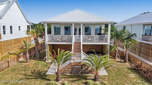 534 Beach Dr, Gulfport, MS, 39507-1242 | Card Image