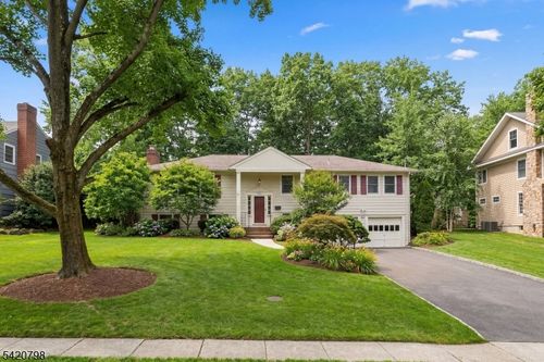 61 Barchester Way, Westfield, NJ, 07090-3746 | Card Image