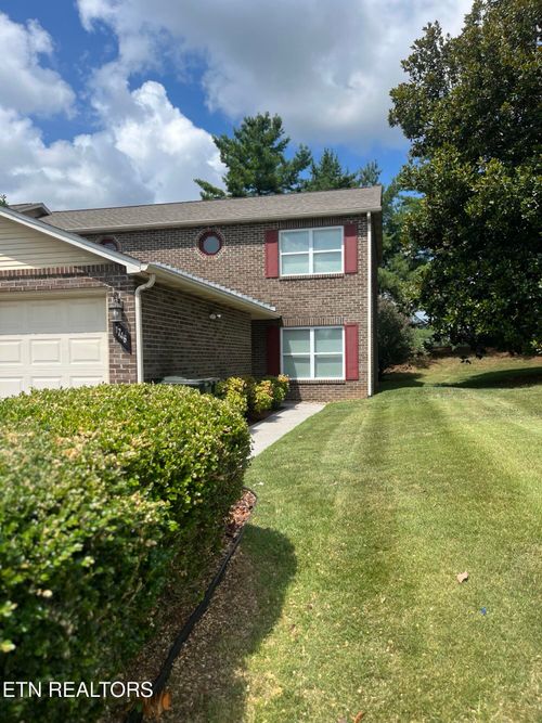 1746 William Blount Dr, Maryville, TN, 37801-8384 | Card Image