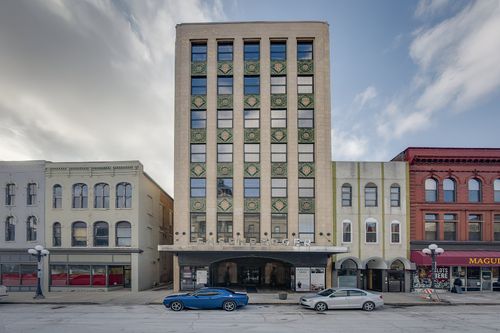 301-212 N Center St, Bloomington, IL, 61701-3954 | Card Image