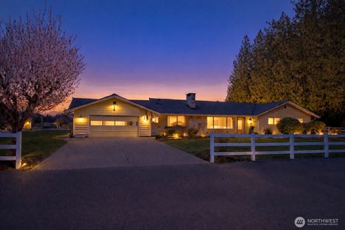 39811 272nd Ave Se, Enumclaw, WA, 98022-9704 | Card Image