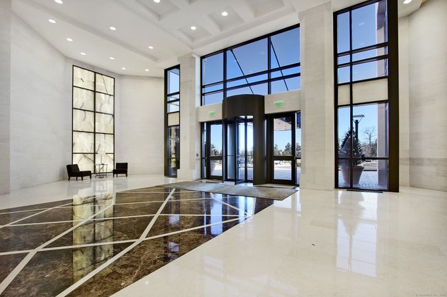 Front Lobby | Image 26